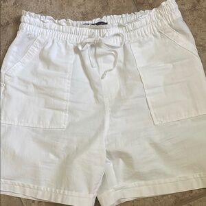 Gloria Vanderbilt White Cargo Shorts with Elastic Waistband
